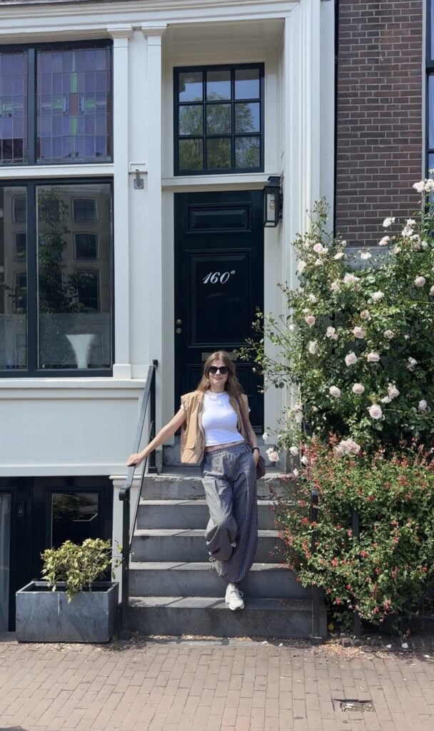 Balloon pants sewing pattern - lifestyle photo Amsterdam