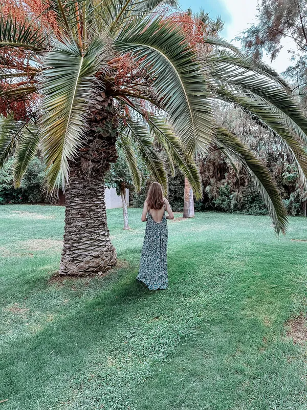 Backless maxi summer dress — detail
