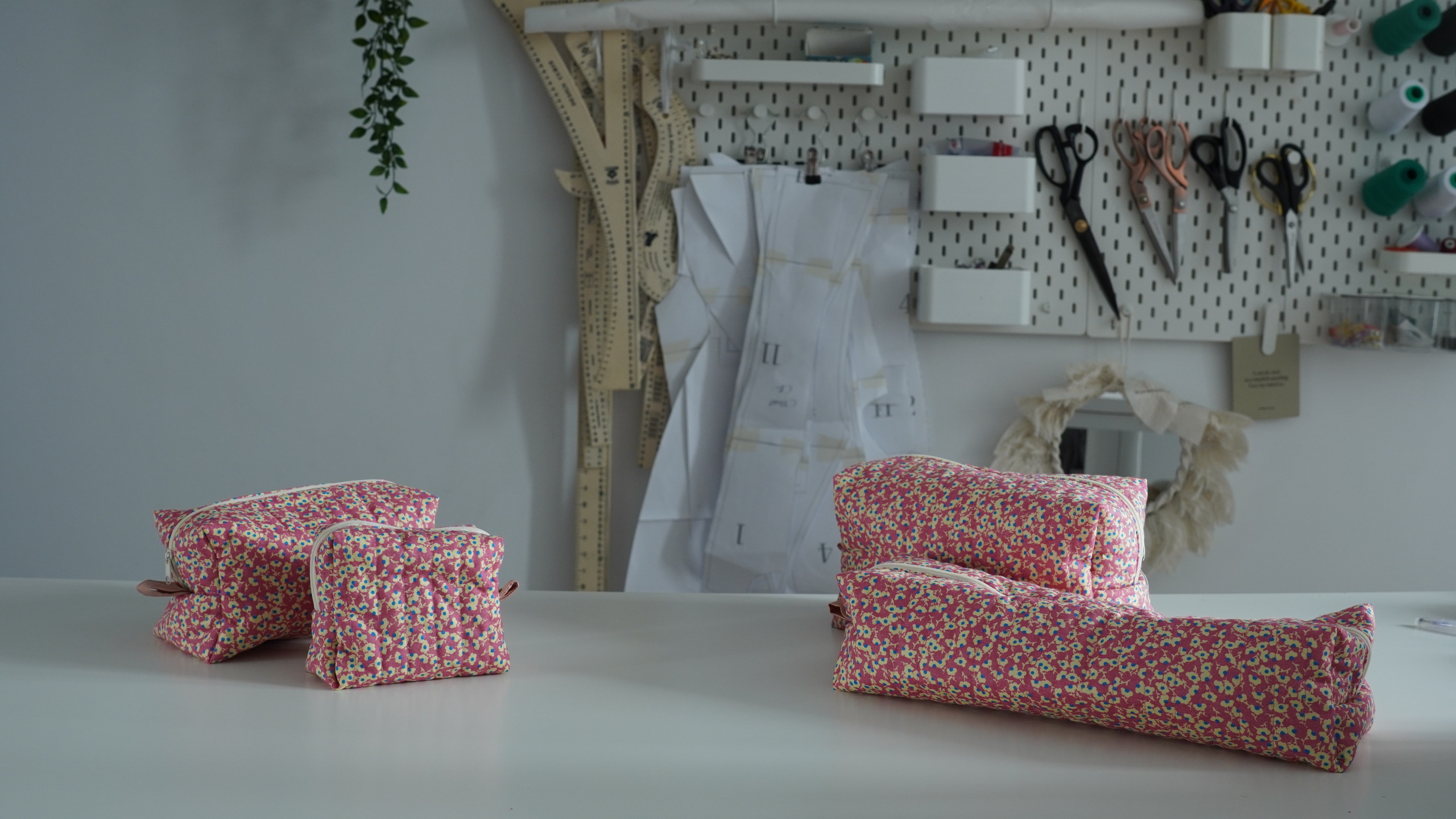 The quilted makeup bag in four sizes, all made in pink floral print
