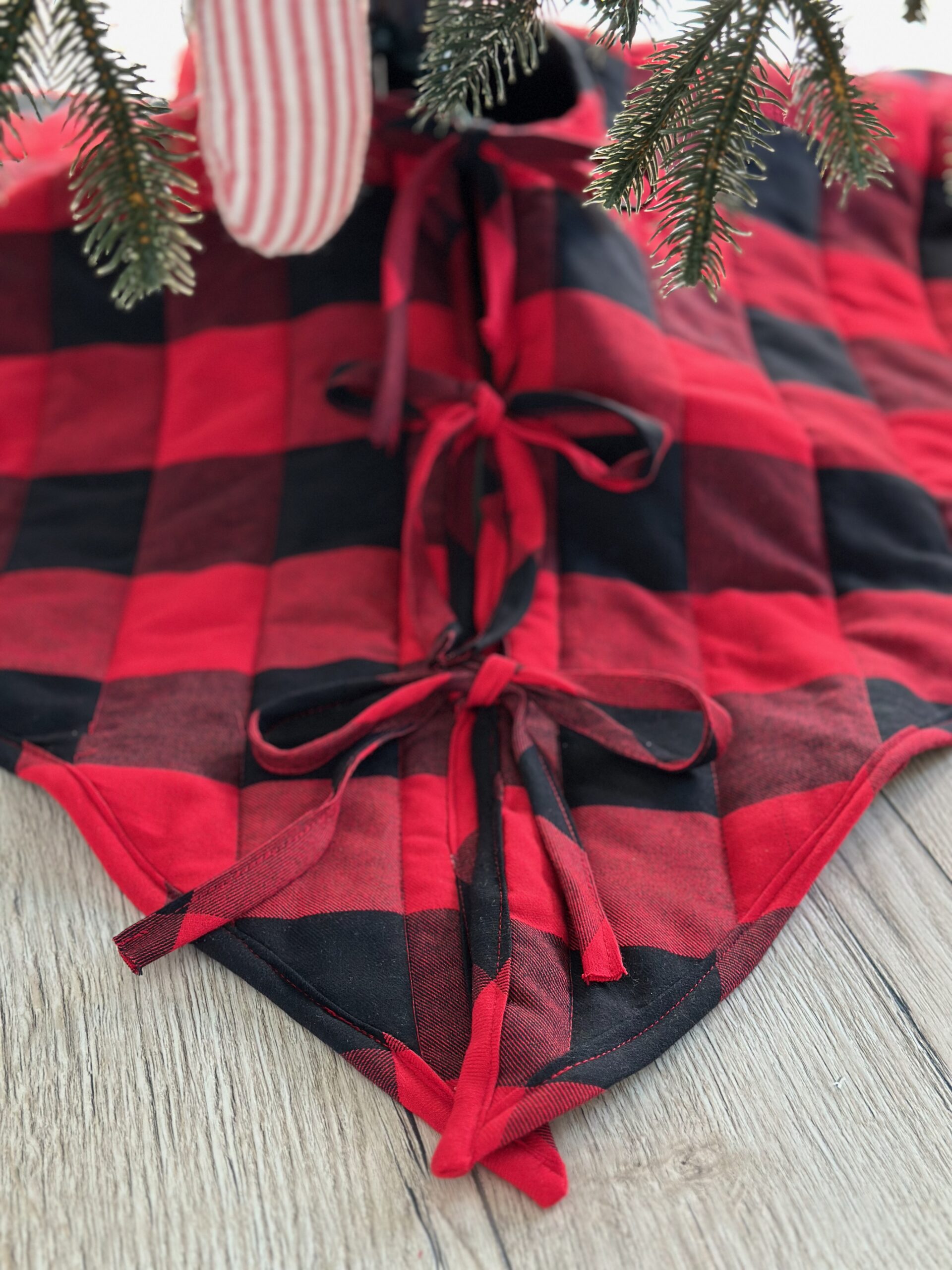 Close-up of the tie closure and bow on the quilted buffalo check tree skirt
